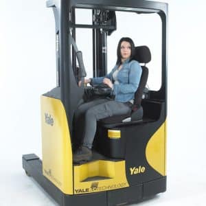 YALE 耶魯 MR14-25 立式前移堆高機系列原廠圖,操作者側坐姿勢(系列代表圖,車身未標示特定型號)
