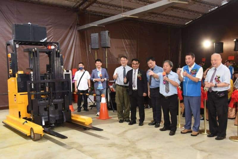 苗栗智慧物流新亮點　恆智重機啟用全新 AI 無人電動堆高機測試場